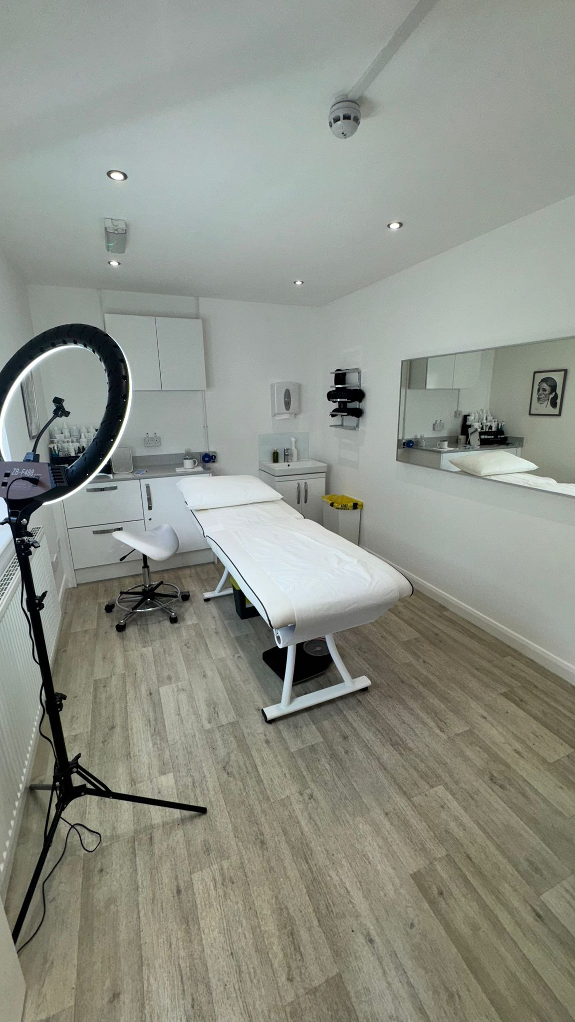 Medipro Clinics aesthetics treatment room